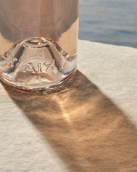 AIX Rosé 2022 Beauty shot 2